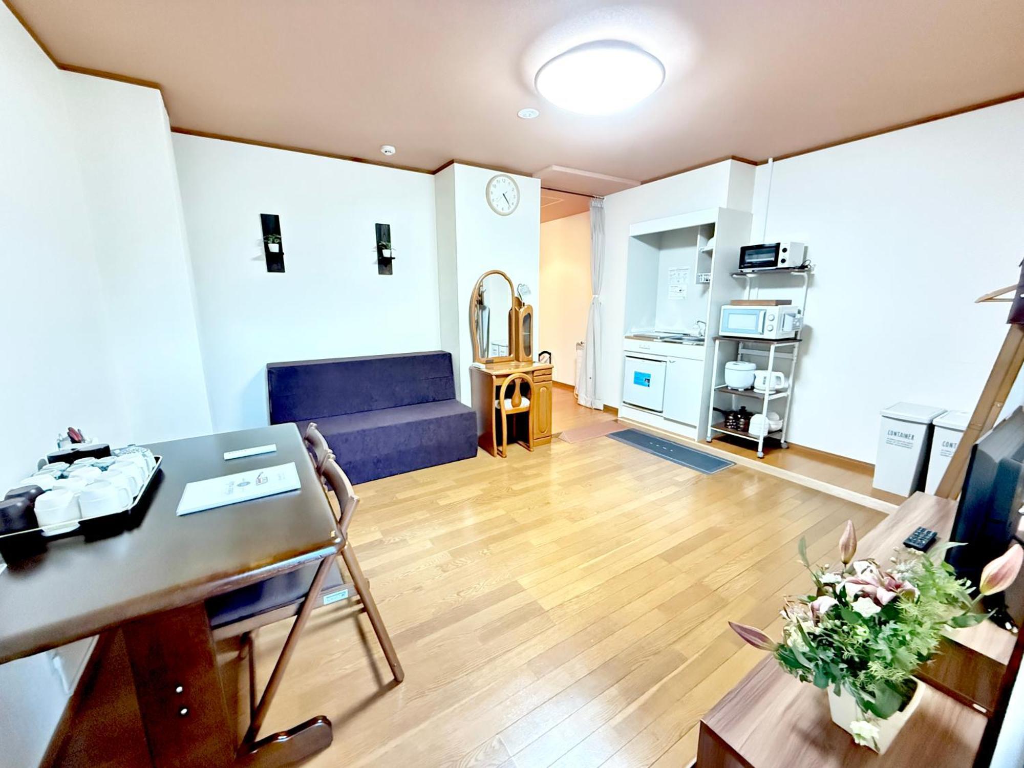 Petithotel017全室ミニキッチン付きファミリルーム 飲食街中心 阿波踊り会館7分 文理 徳島大学 アスティとくしま車8分 Tokushima Exterior foto